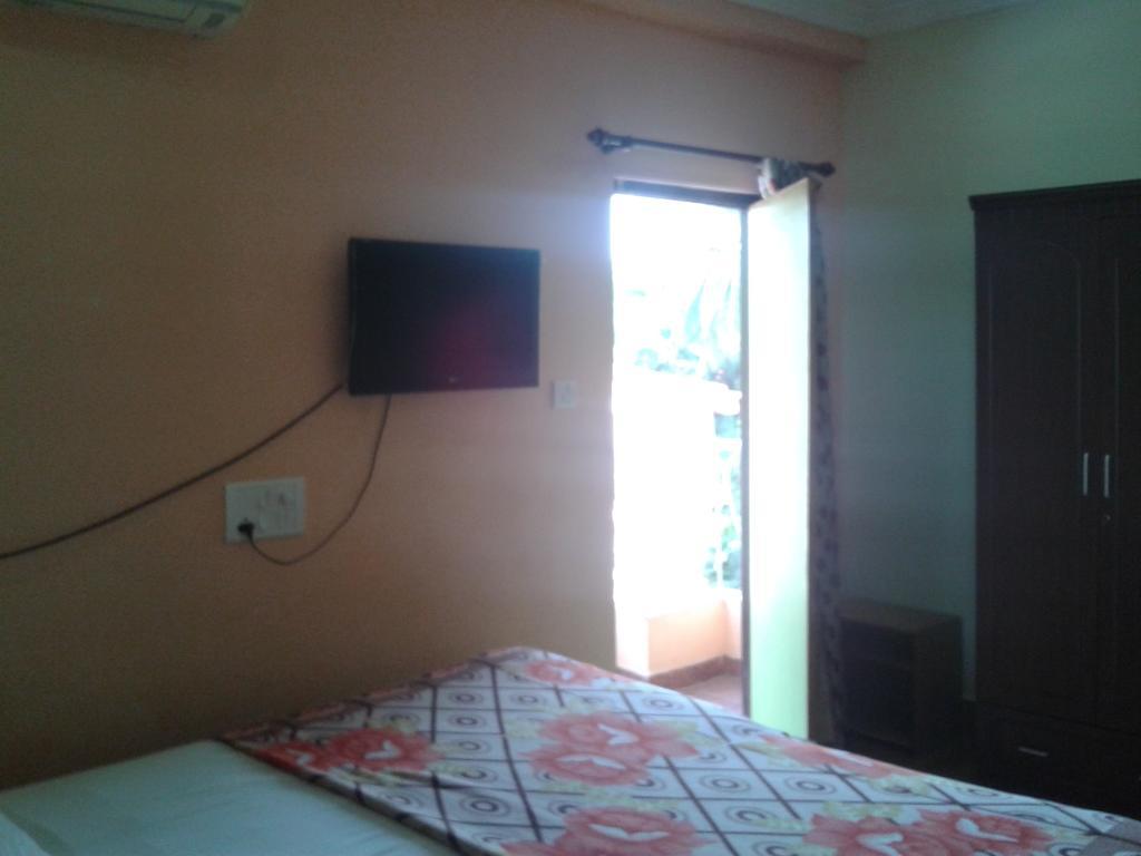 Ancora Beach Resort Baga Esterno foto