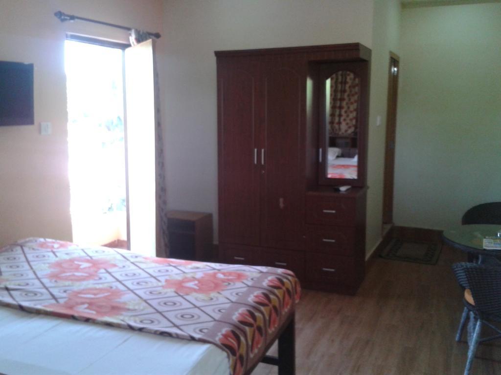 Ancora Beach Resort Baga Esterno foto