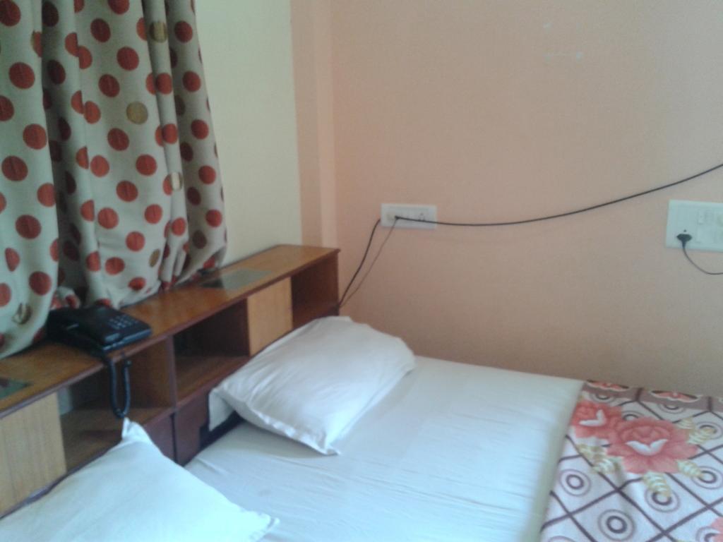 Ancora Beach Resort Baga Esterno foto