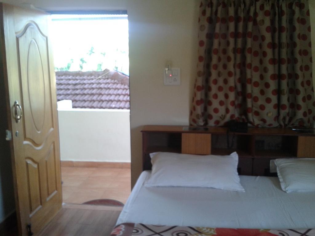 Ancora Beach Resort Baga Esterno foto